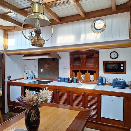 Hotel Historic Wooden Ship 'MFV119' East Cowes Exterior foto