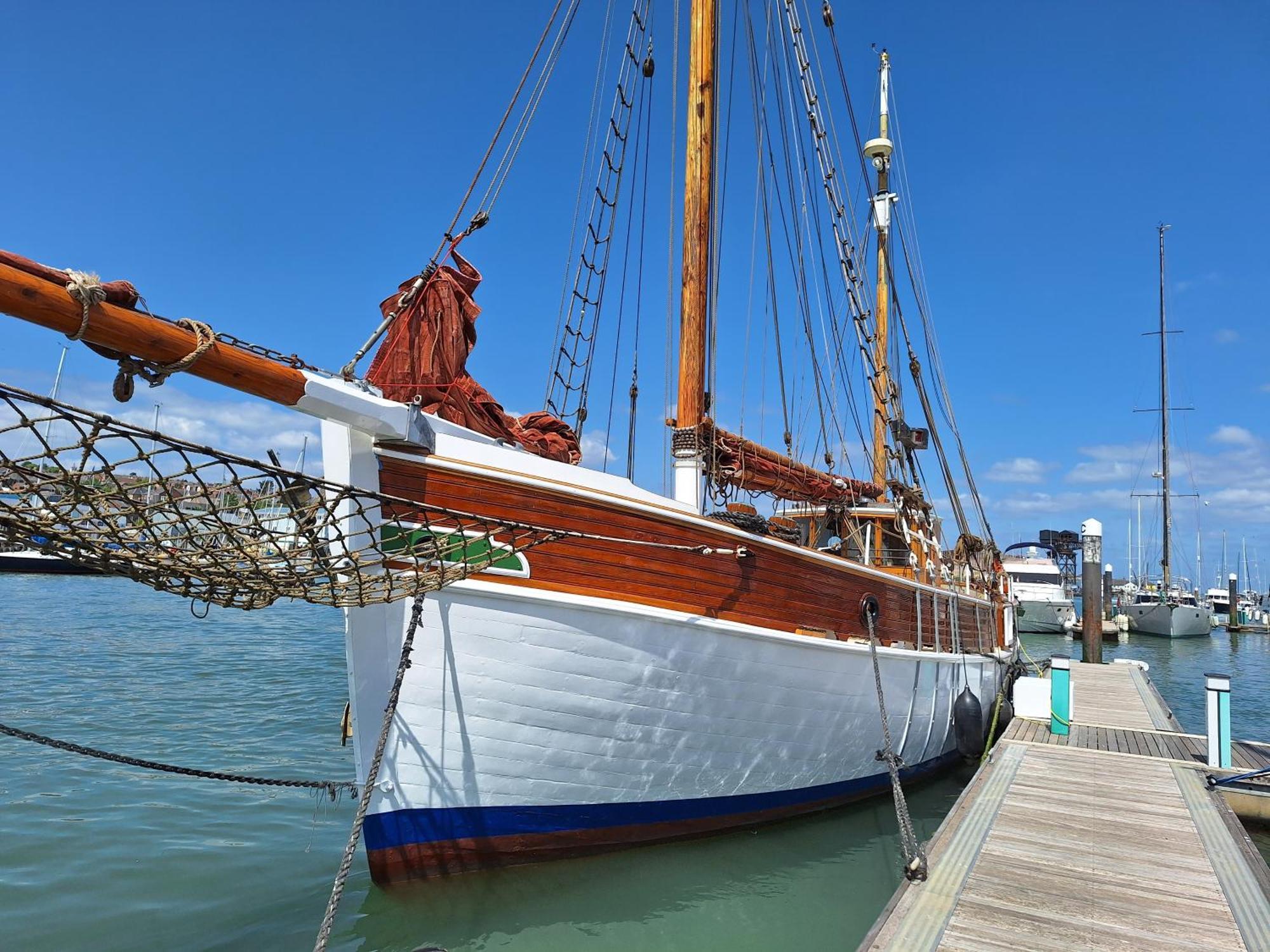 Hotel Historic Wooden Ship 'MFV119' East Cowes Exterior foto